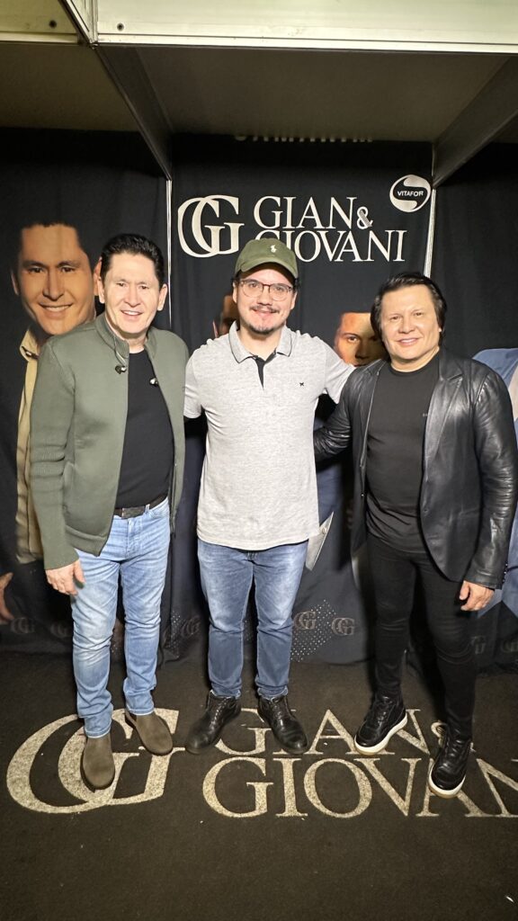 Gian e Giovani durante show na 49ª EXPORÃ em Ponta Porã
