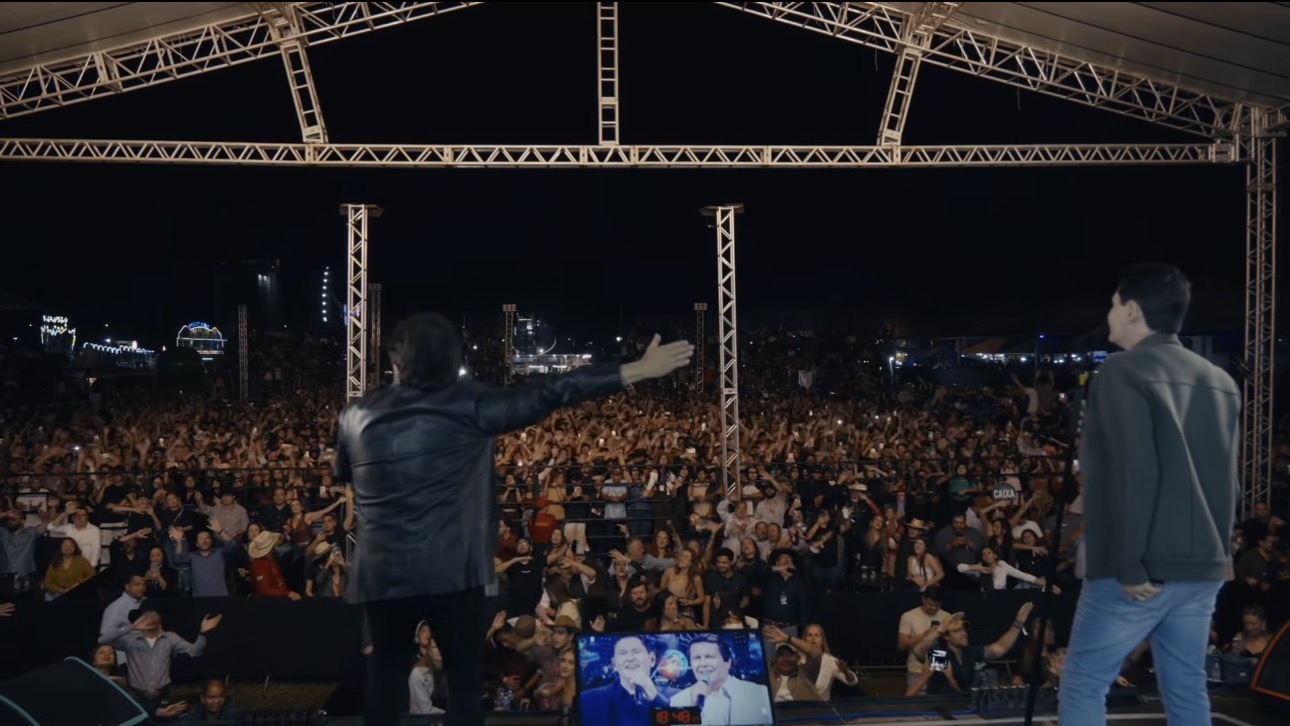 Gian e Giovani durante apresentação na 49ª EXPORÃ em Ponta Porã