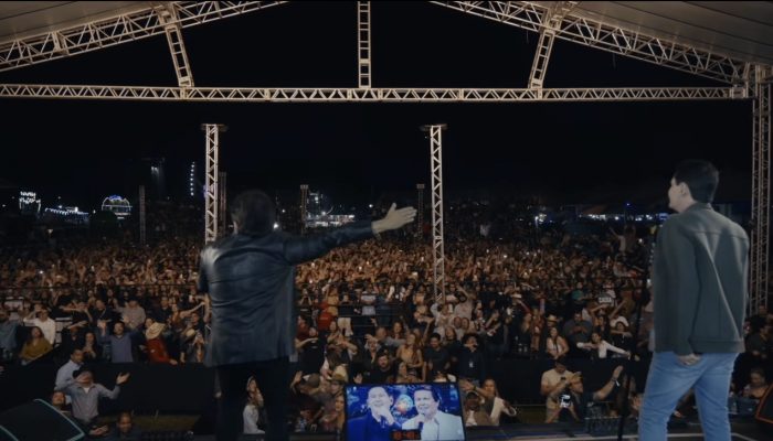 Gian e Giovani durante apresentação na 49ª EXPORÃ em Ponta Porã